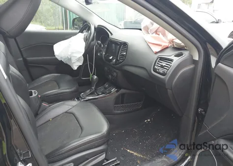 2021 Jeep Compass Altitude 4X4 z USA, uszkodzony, nr VIN 3C4NJDBB2MT573130